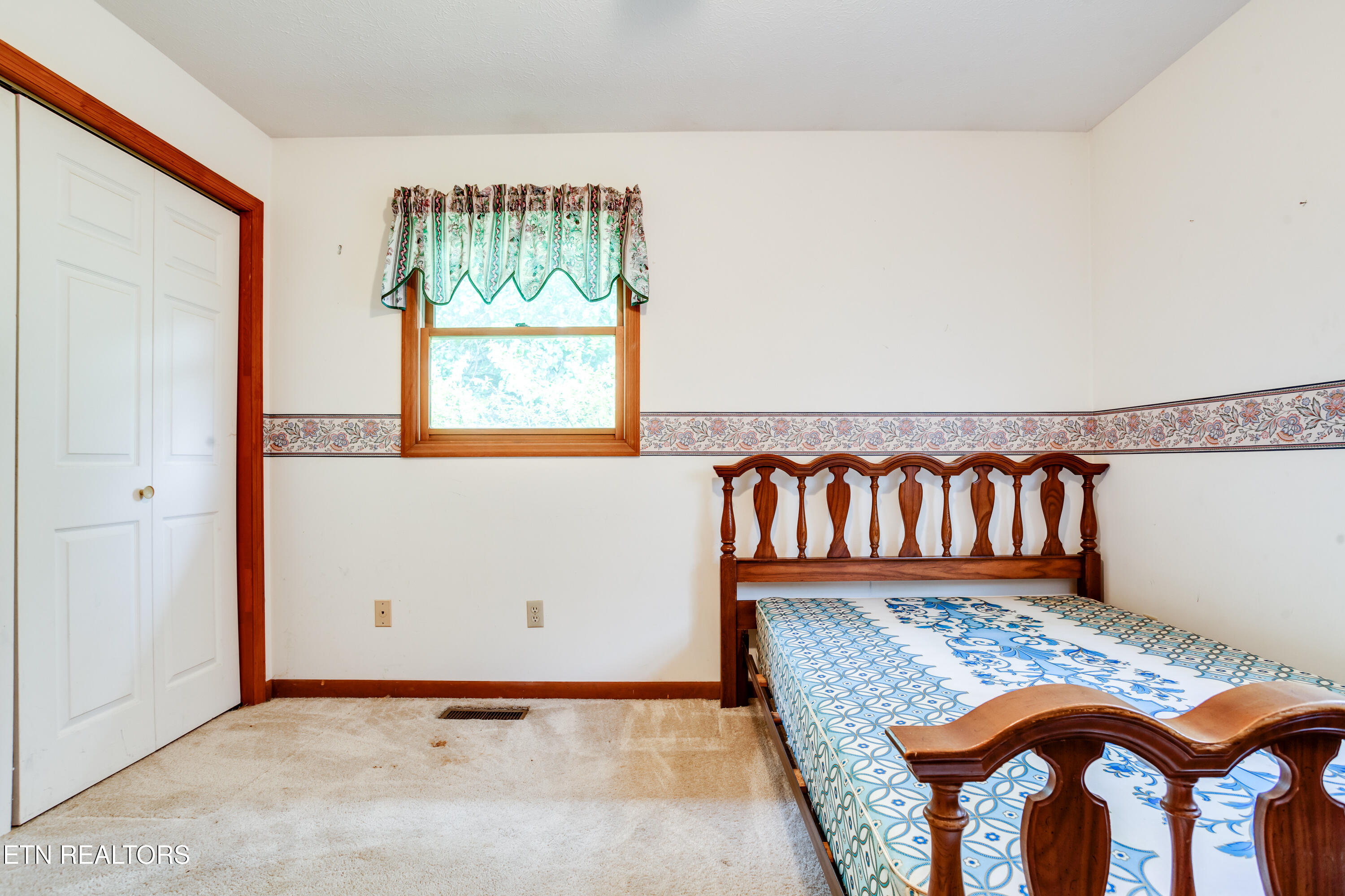 375 Rainbow Rd