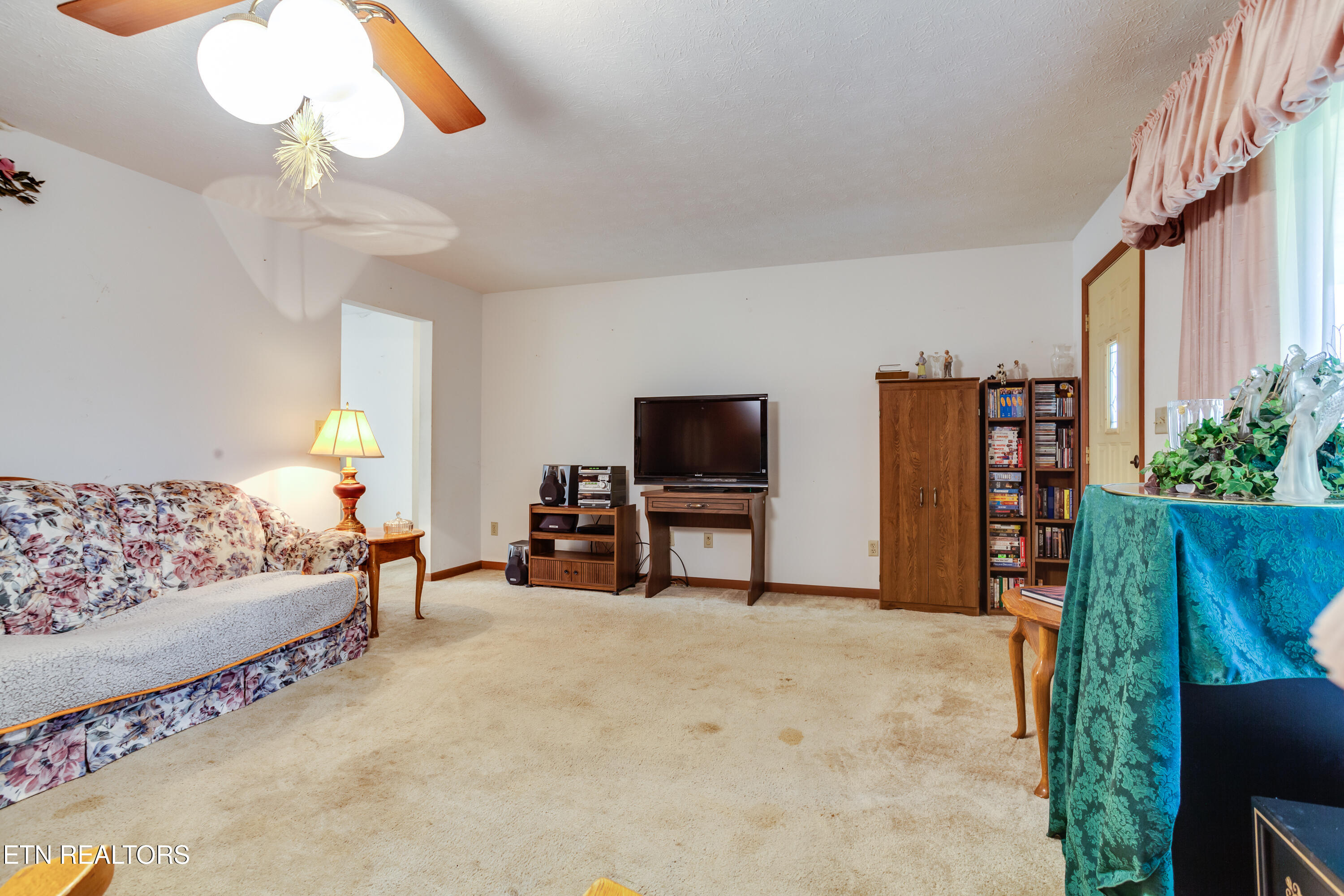 375 Rainbow Rd