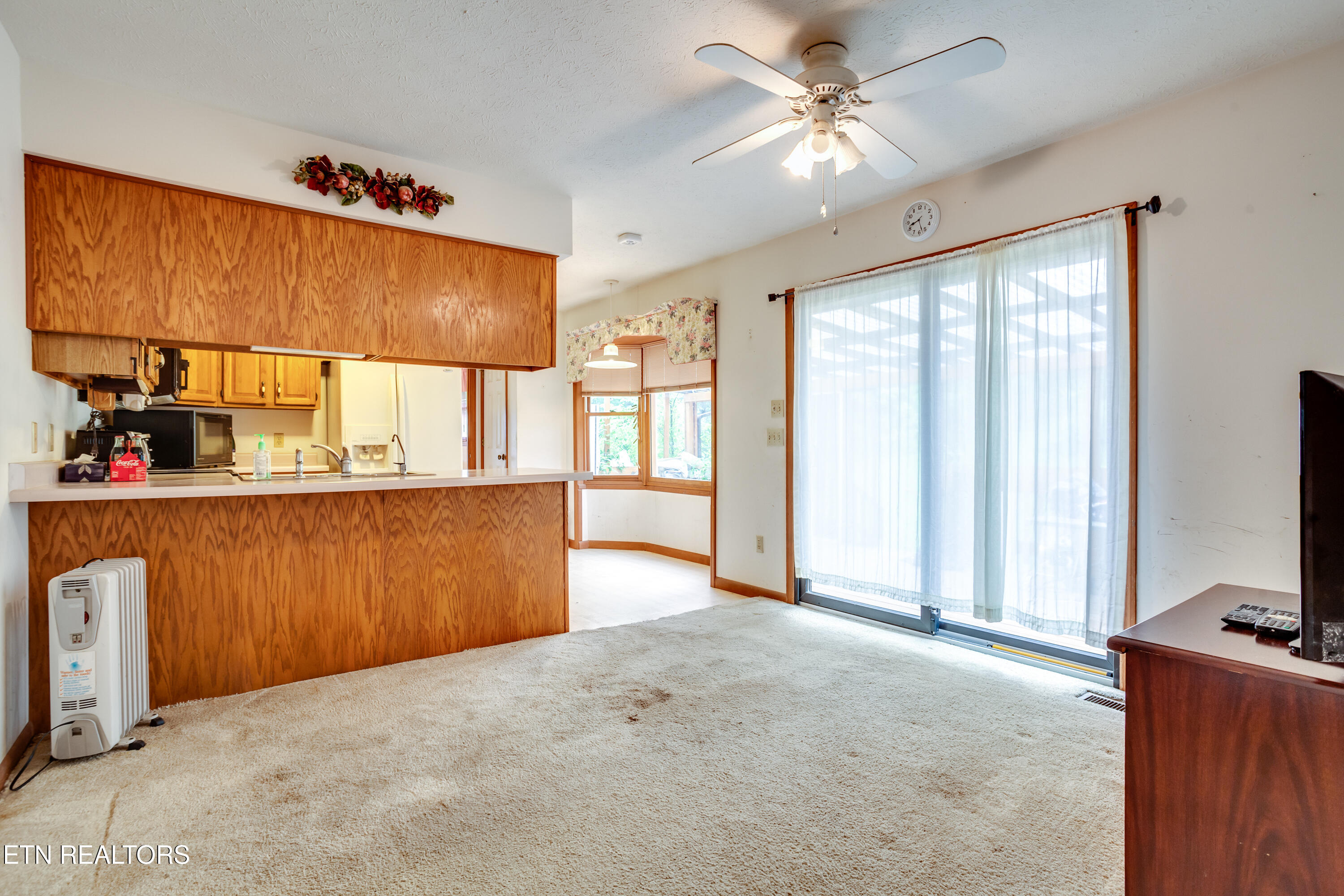 375 Rainbow Rd