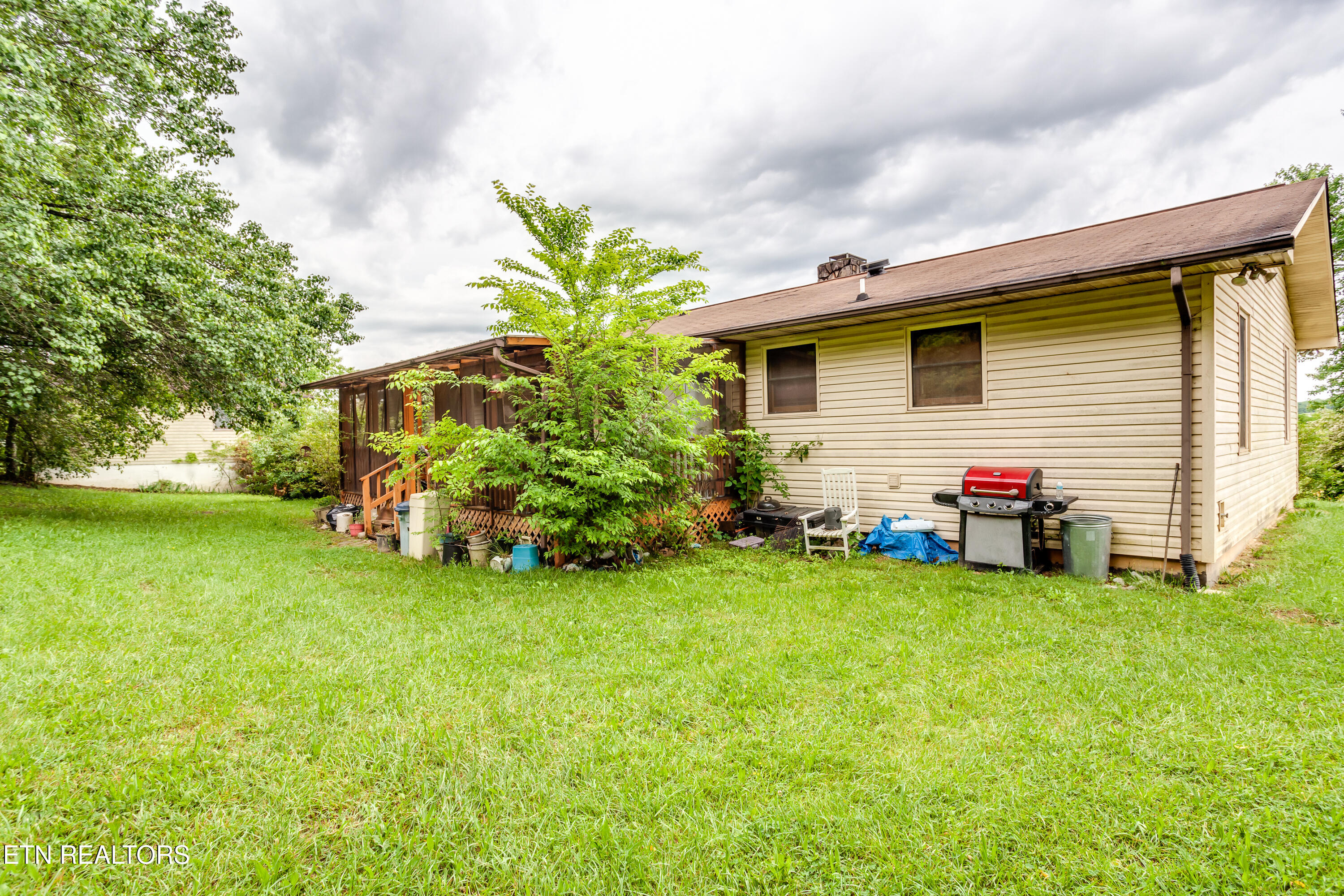 375 Rainbow Rd