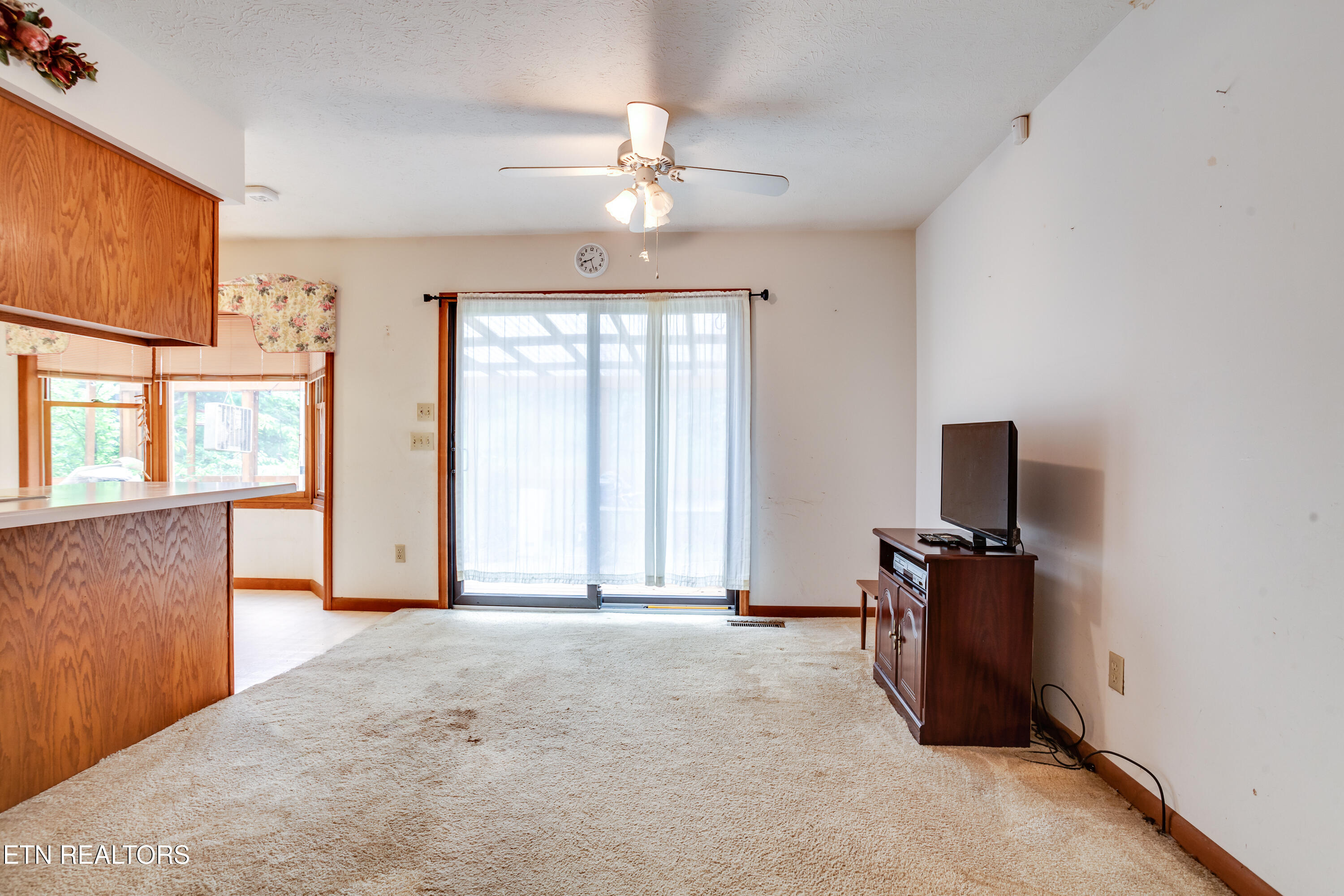 375 Rainbow Rd