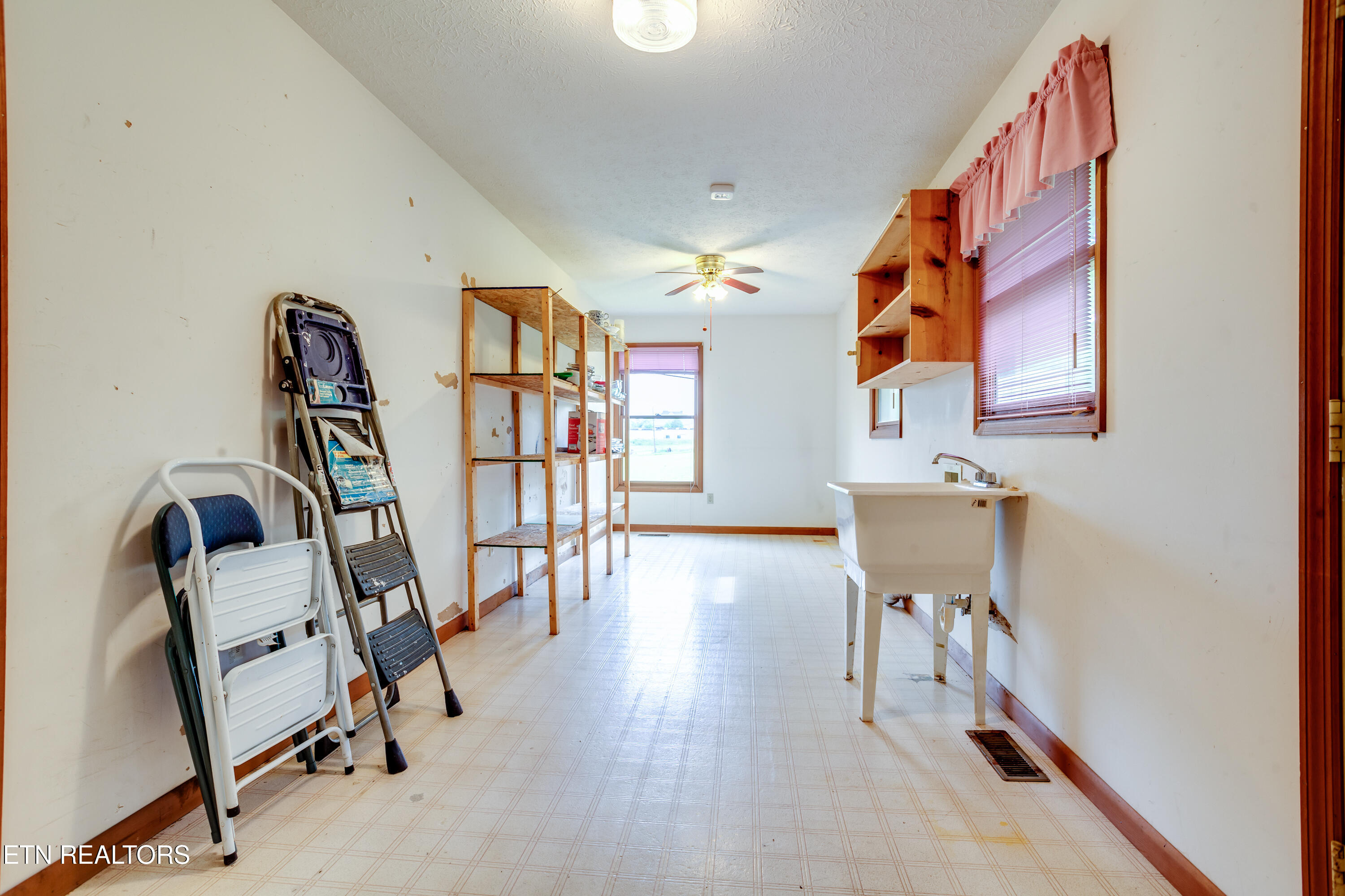 375 Rainbow Rd