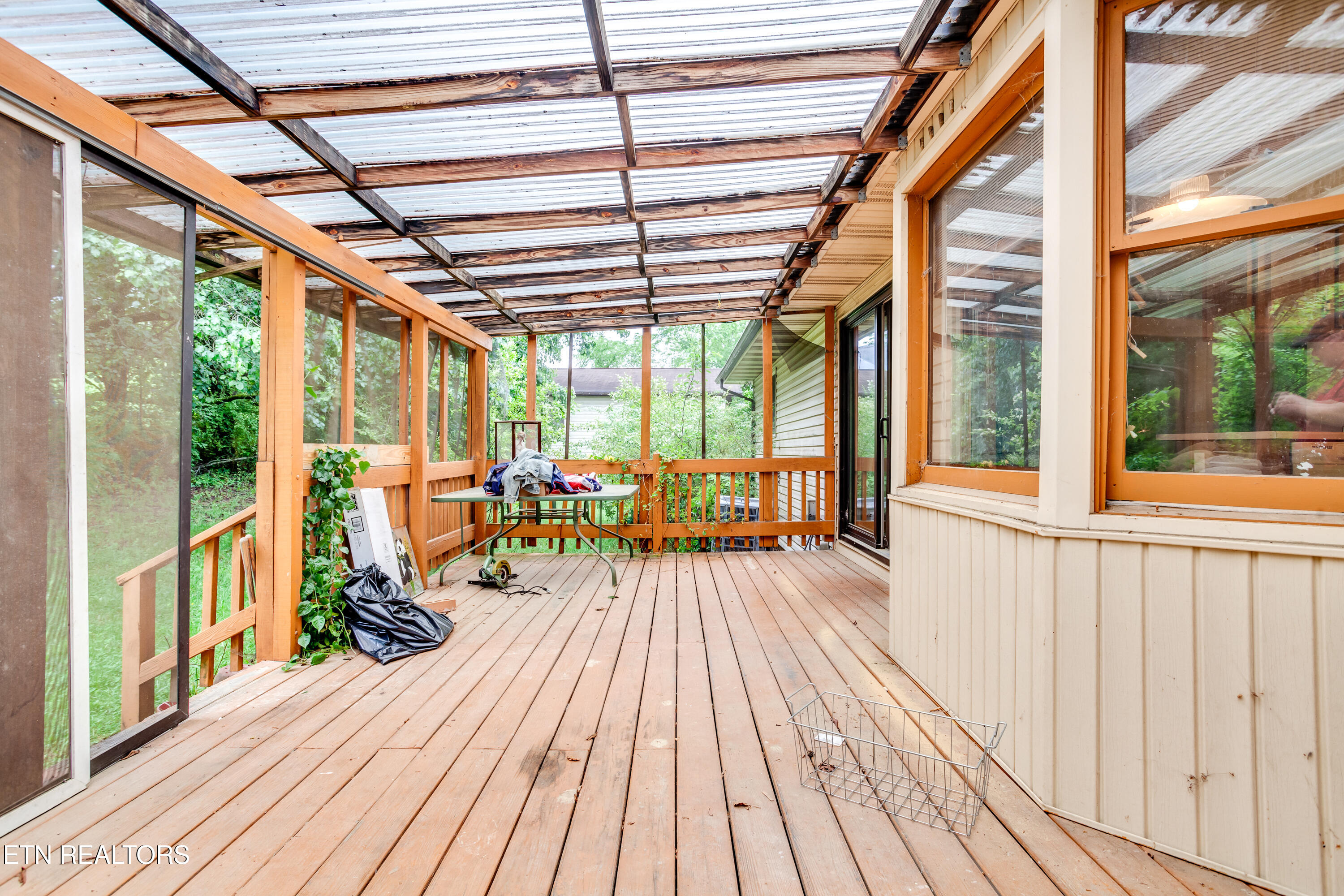 375 Rainbow Rd