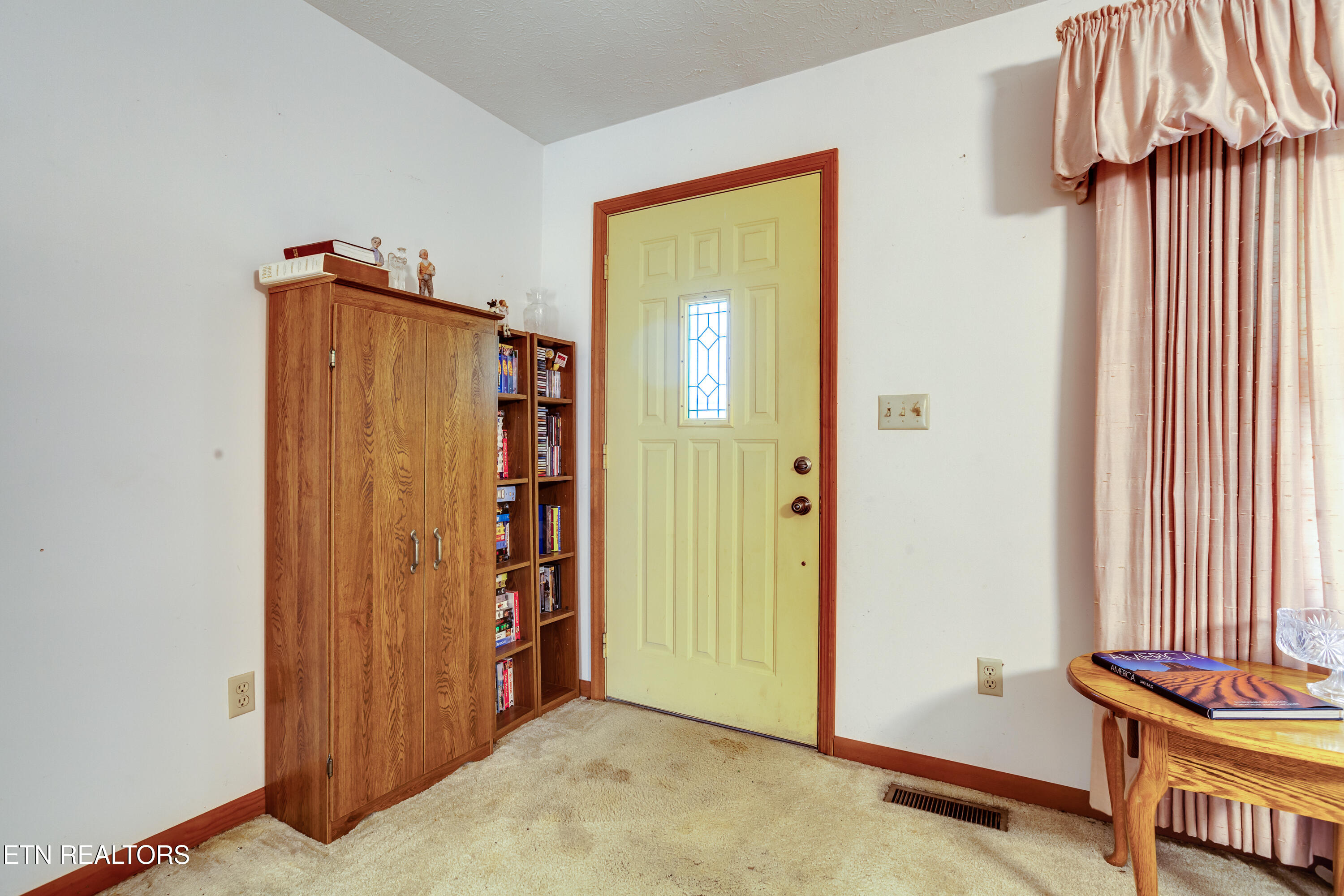 375 Rainbow Rd