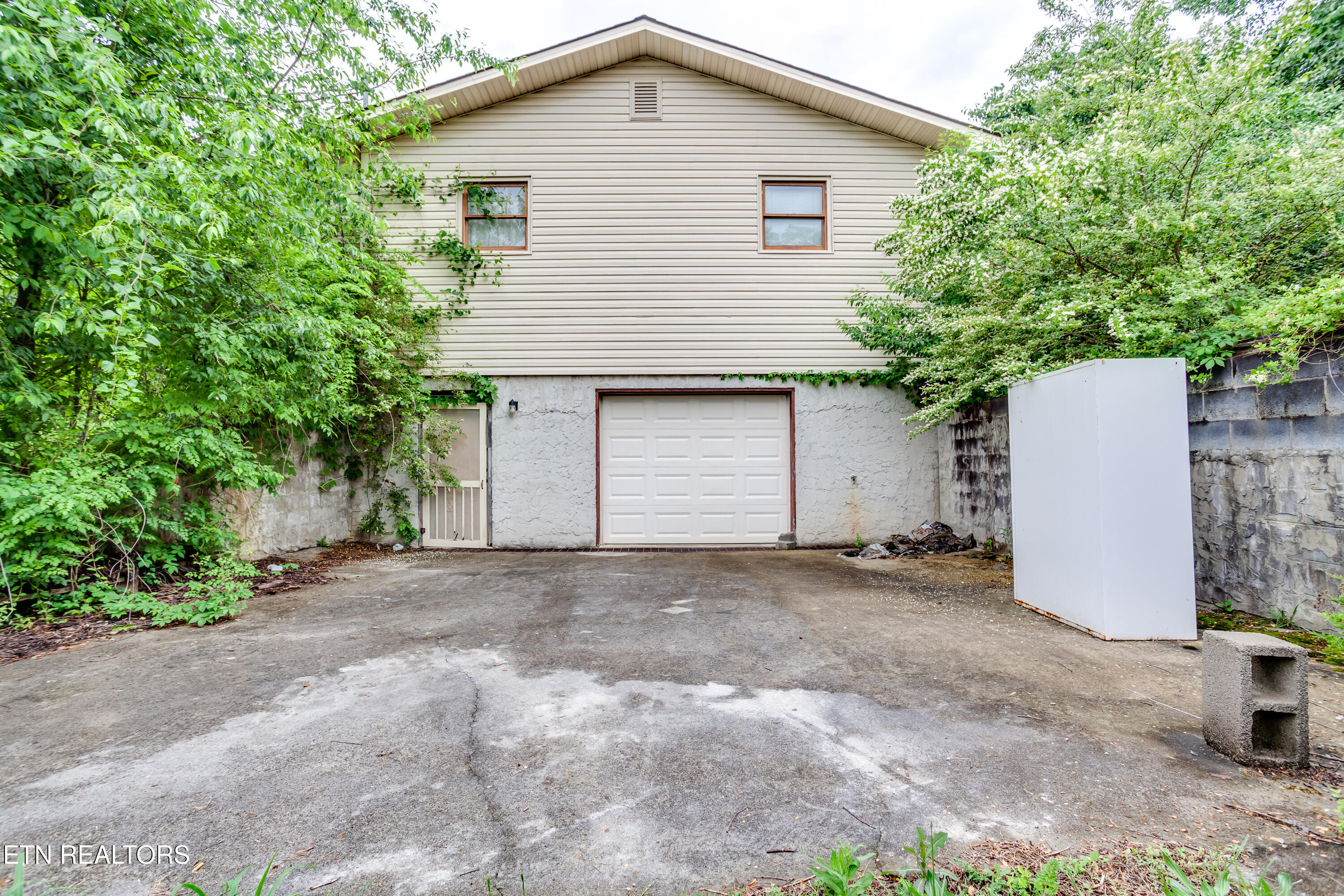375 Rainbow Rd