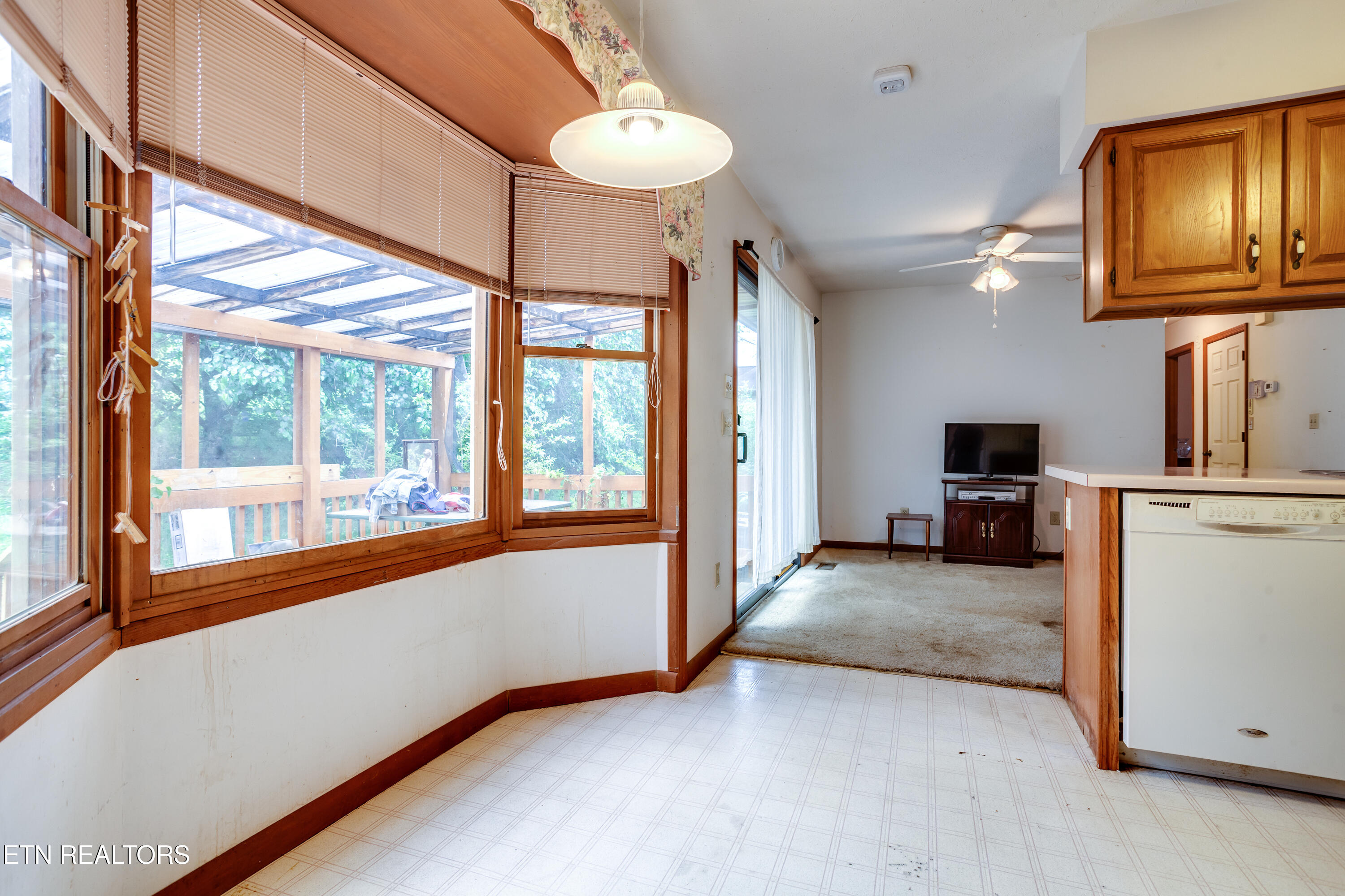 375 Rainbow Rd