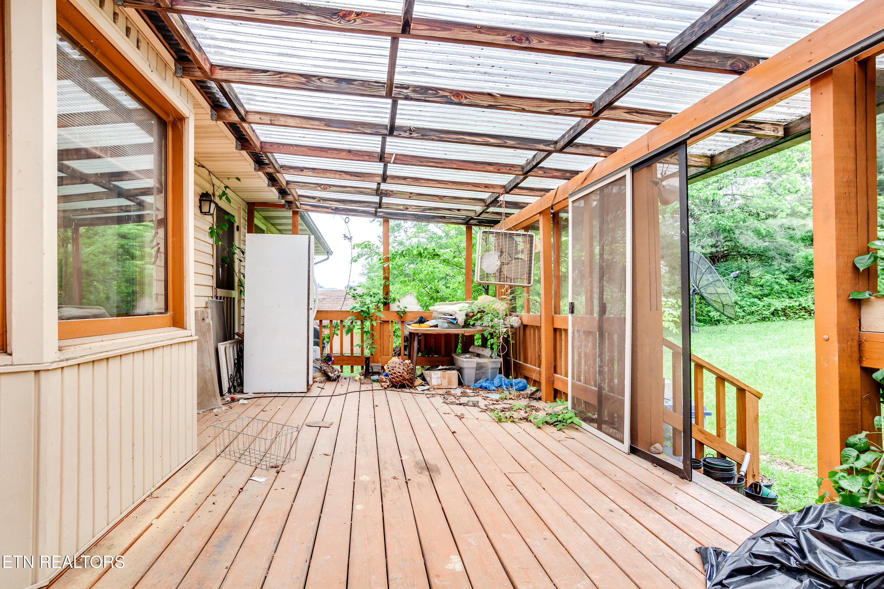375 Rainbow Rd