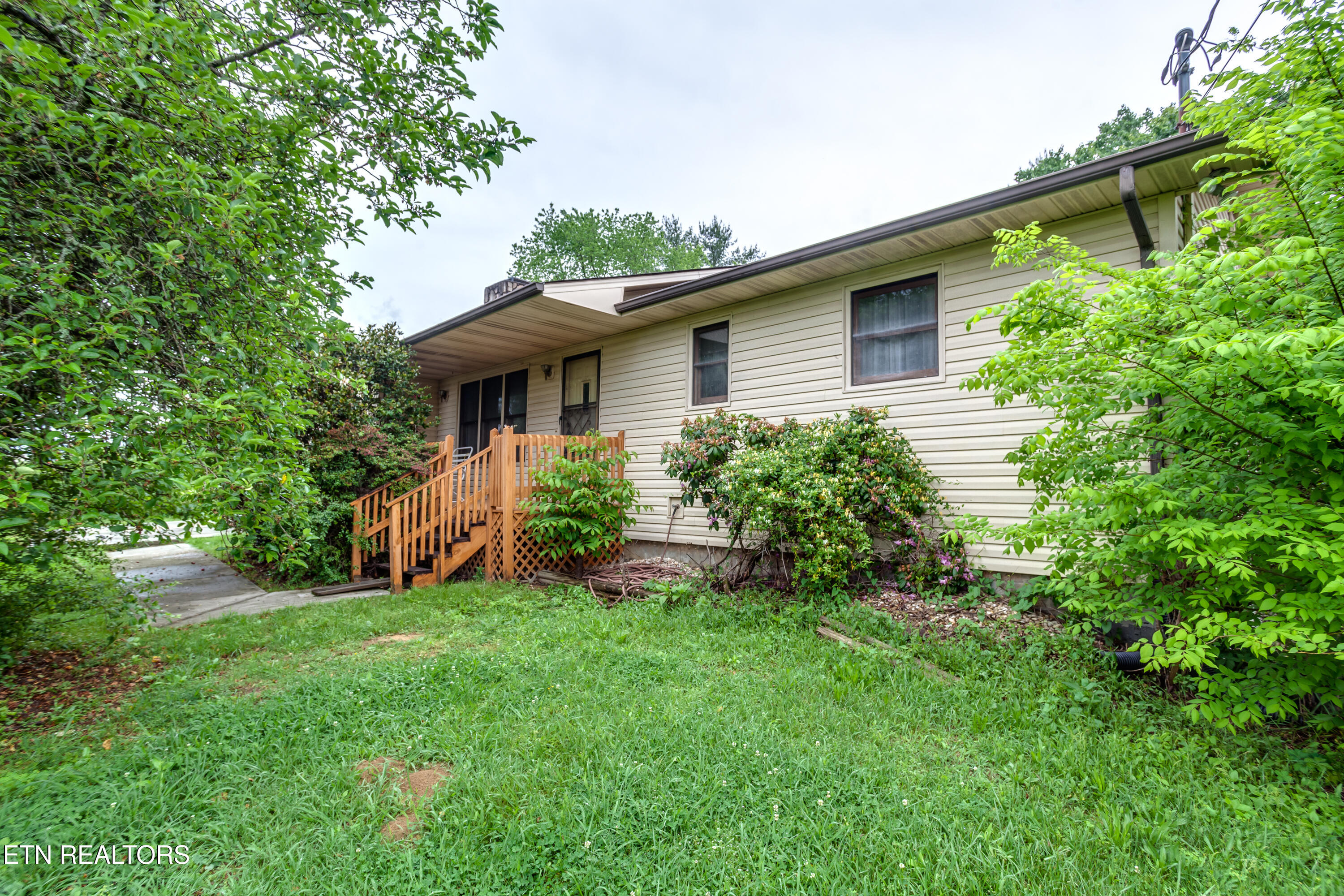 375 Rainbow Rd