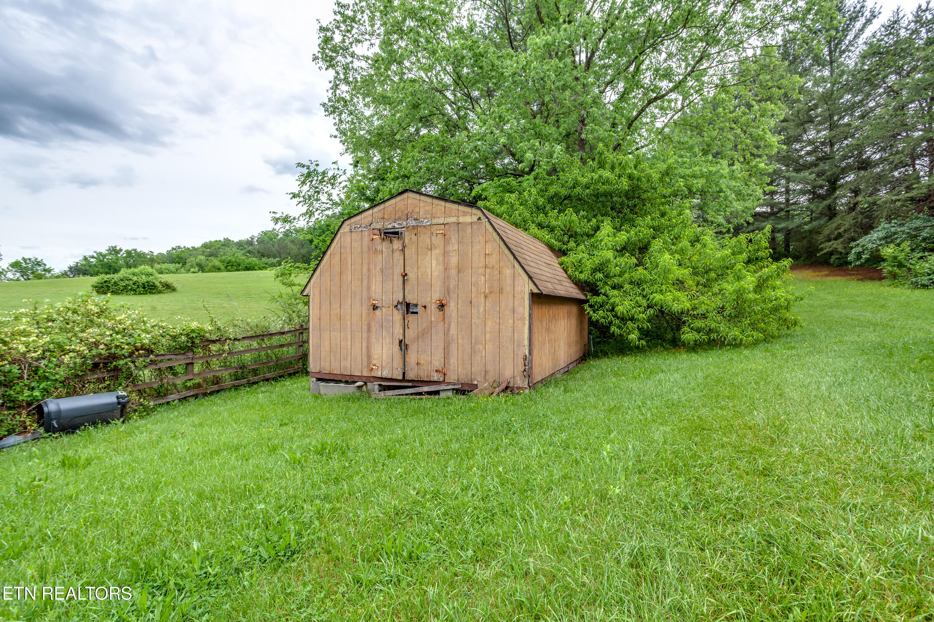 375 Rainbow Rd