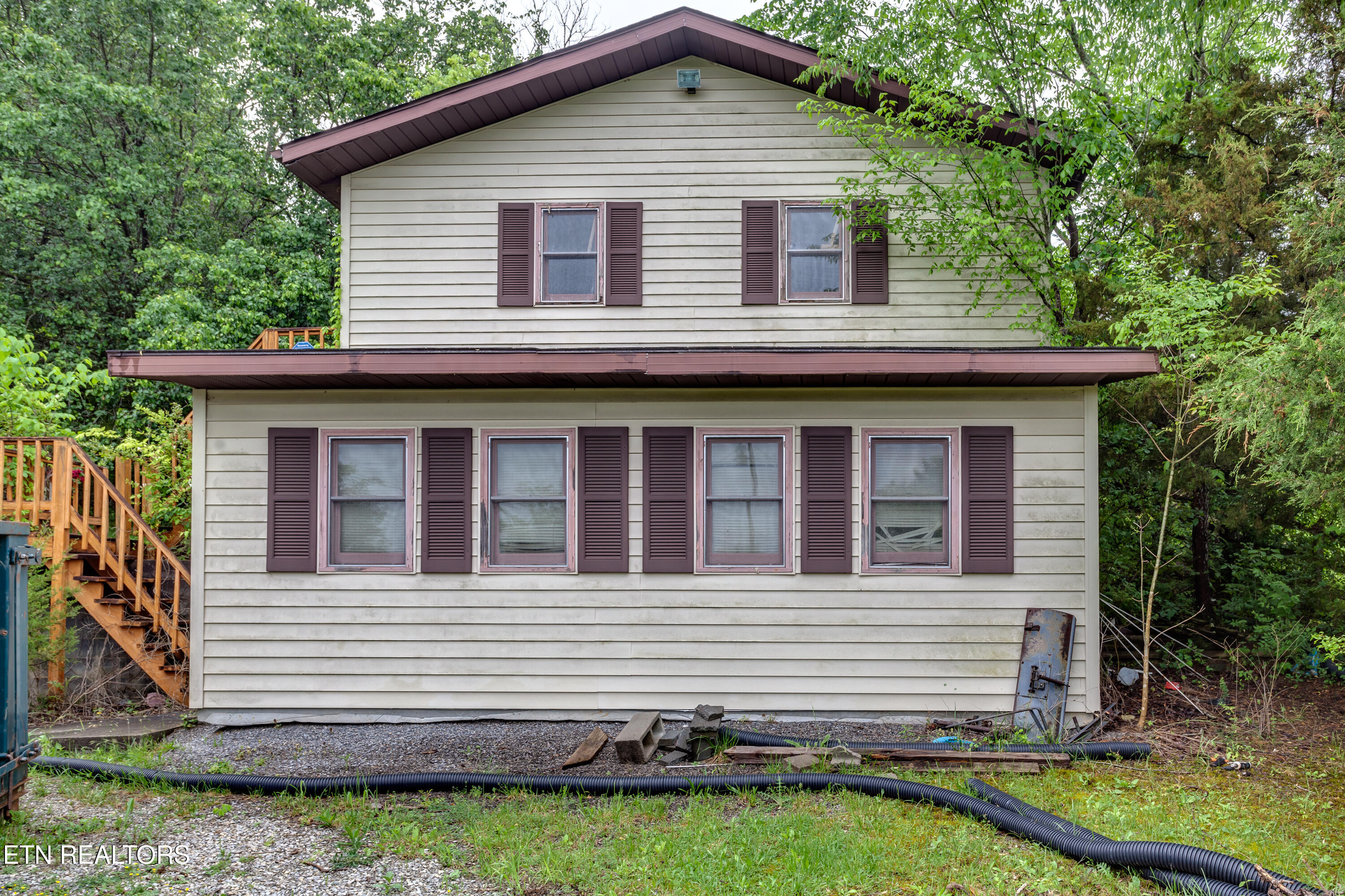 375 Rainbow Rd