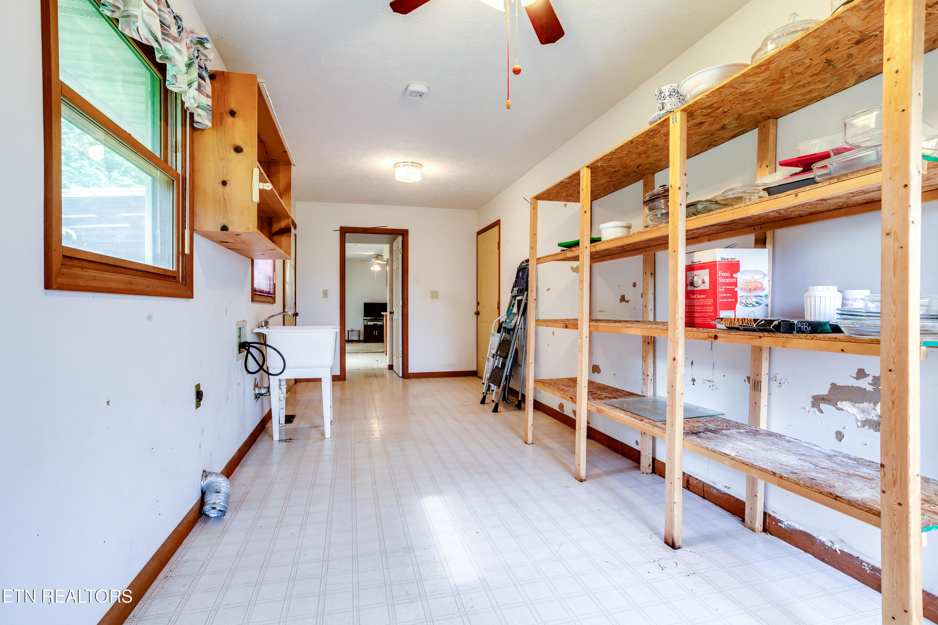 375 Rainbow Rd