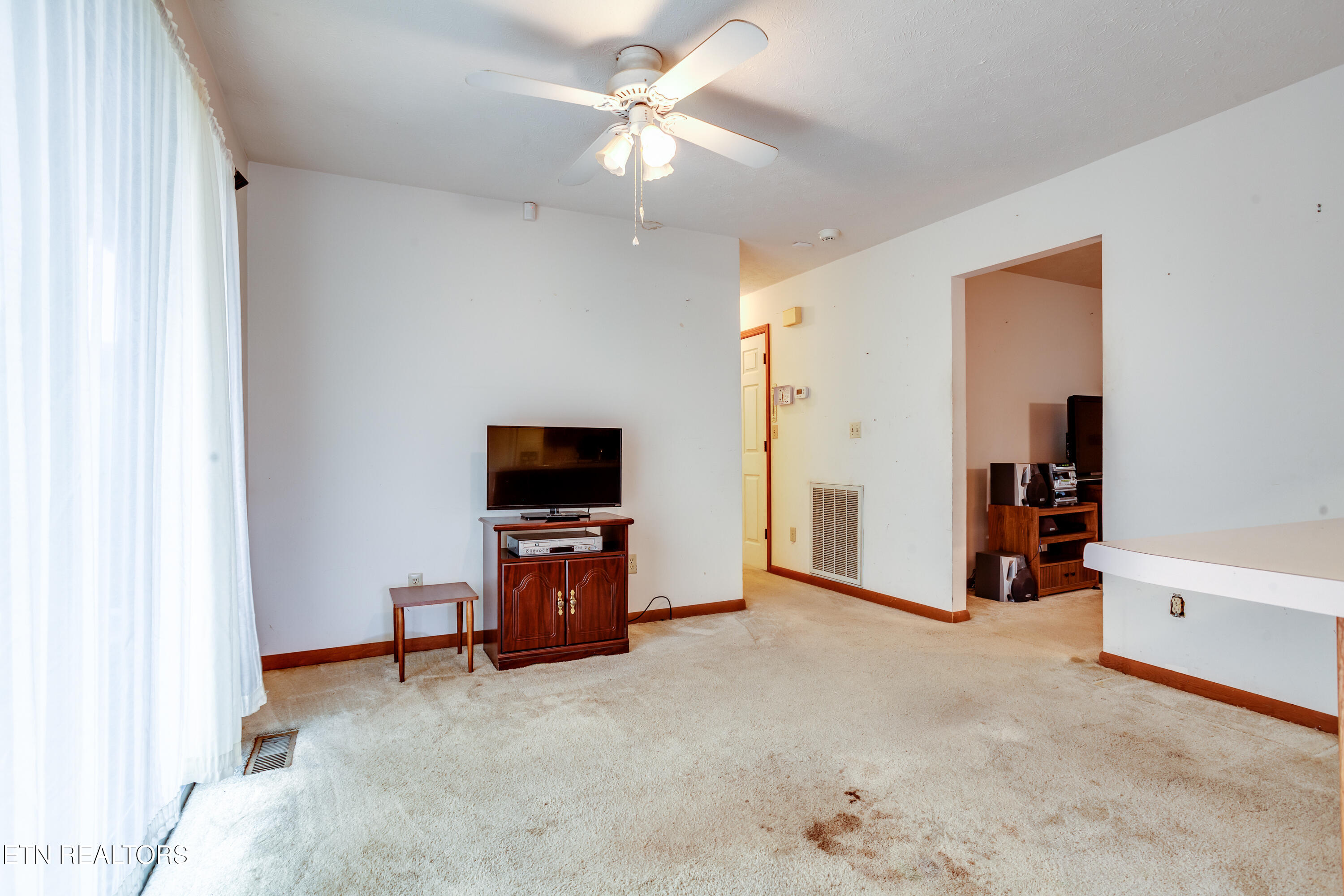 375 Rainbow Rd