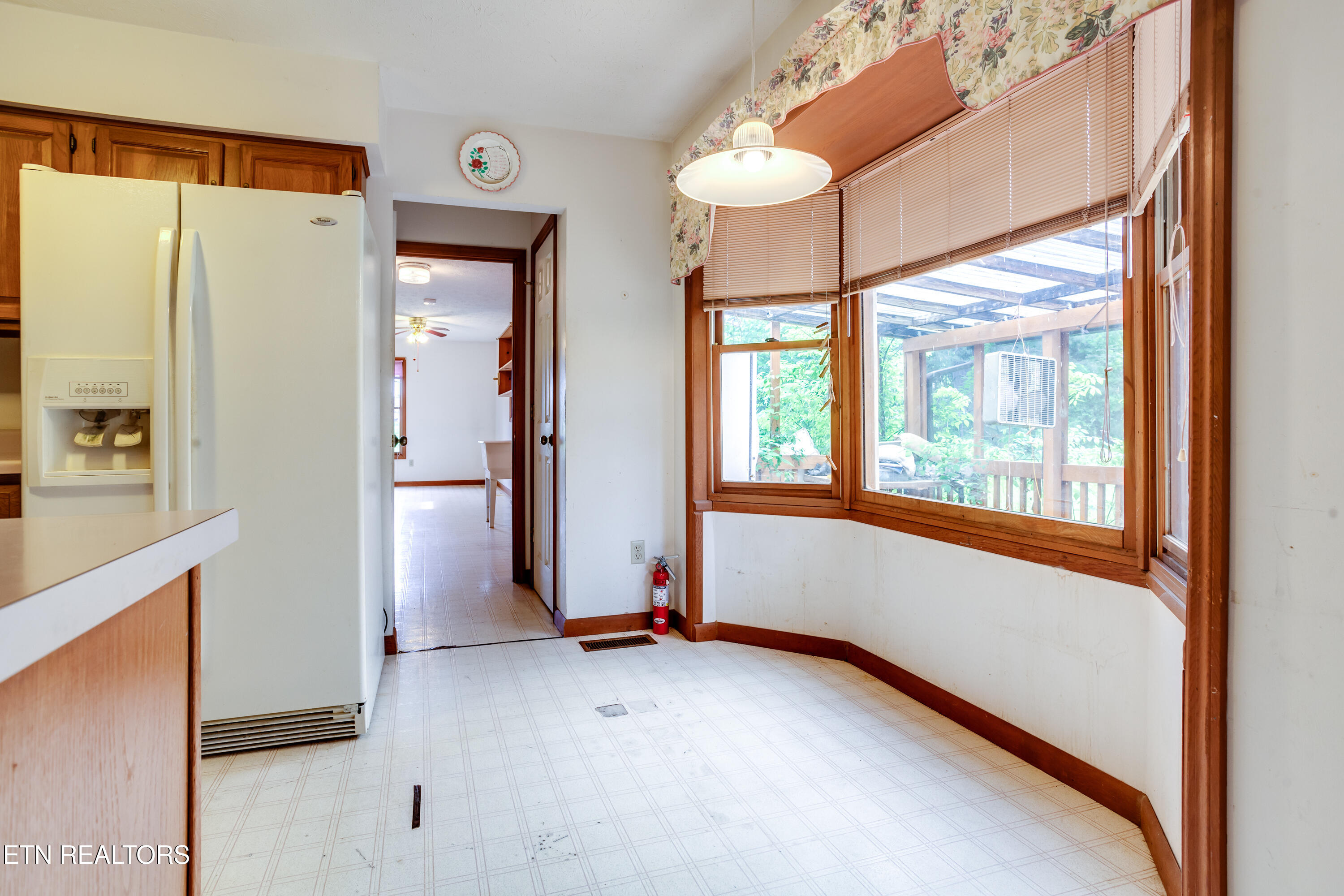 375 Rainbow Rd