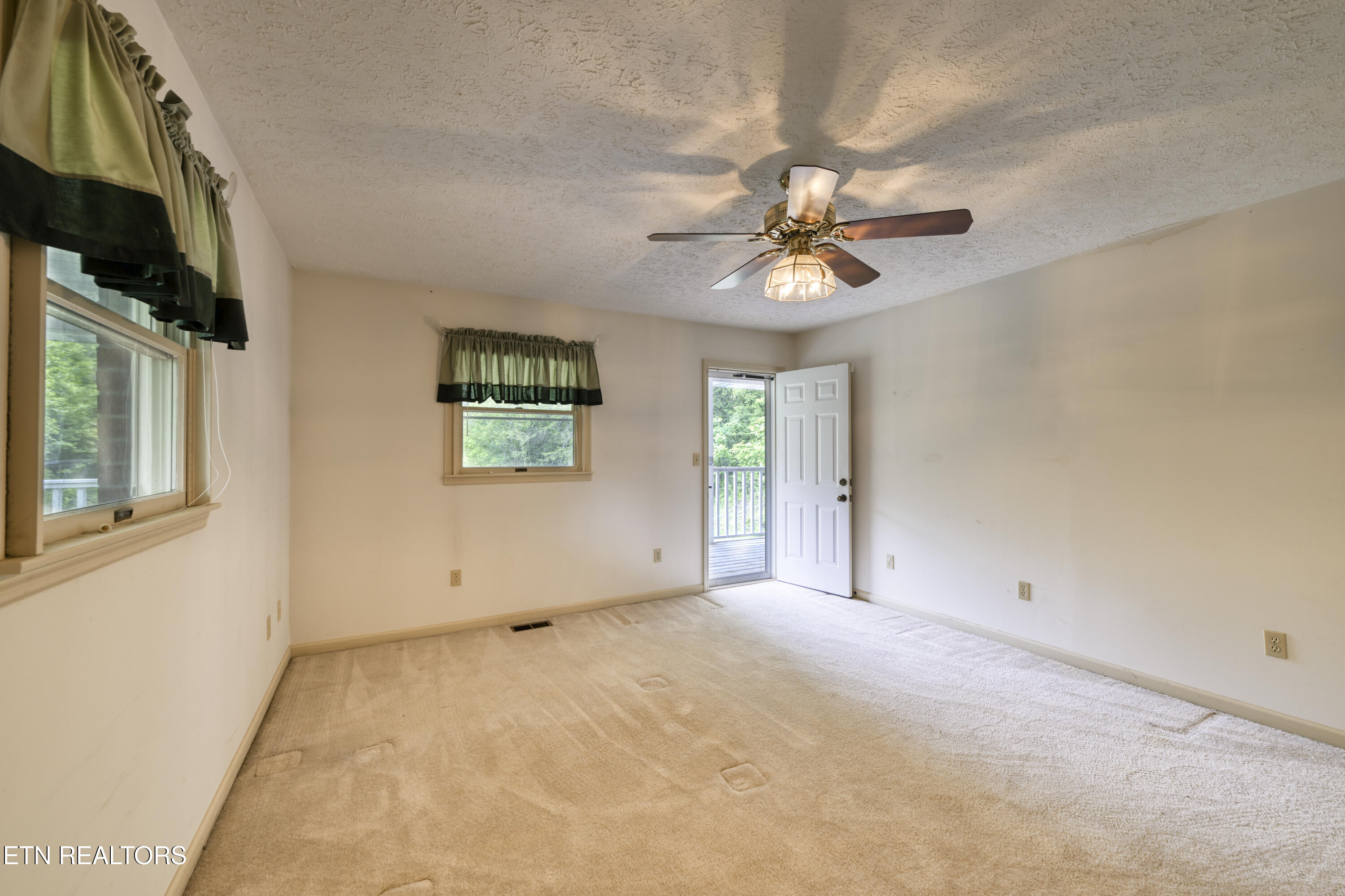 609 Lane Hollow Rd