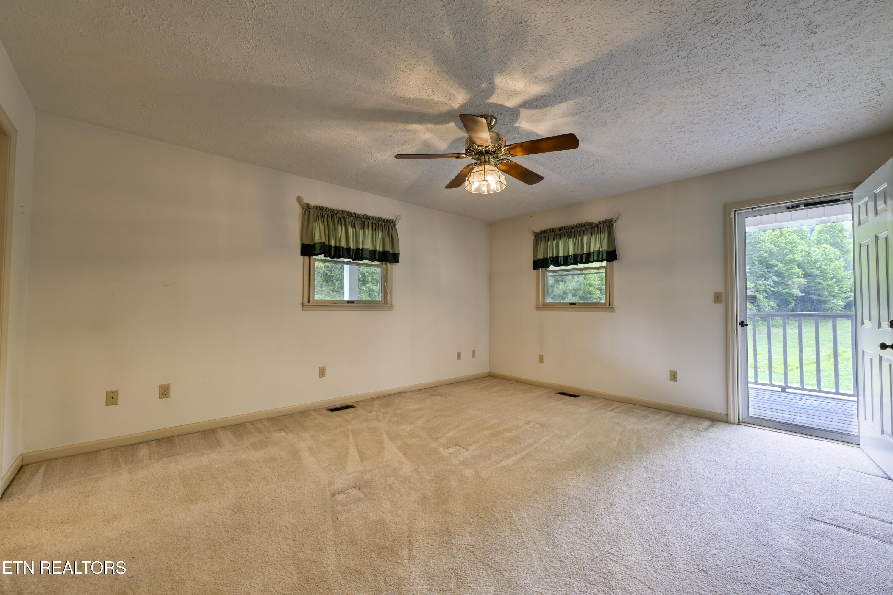 609 Lane Hollow Rd