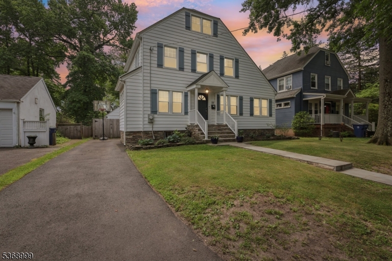 22 Laurel Pl