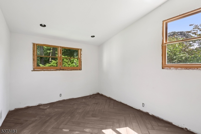 21 Windsor Ln