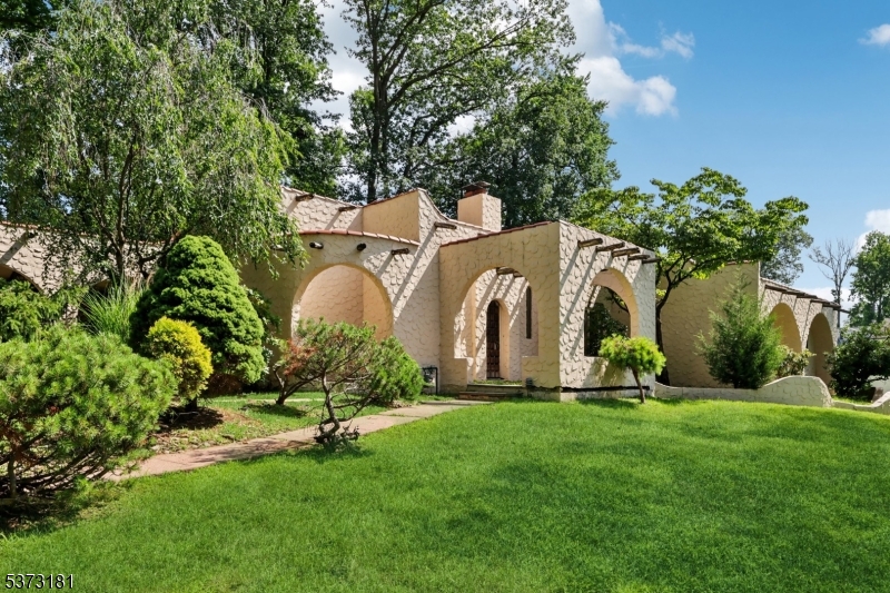 21 Windsor Ln