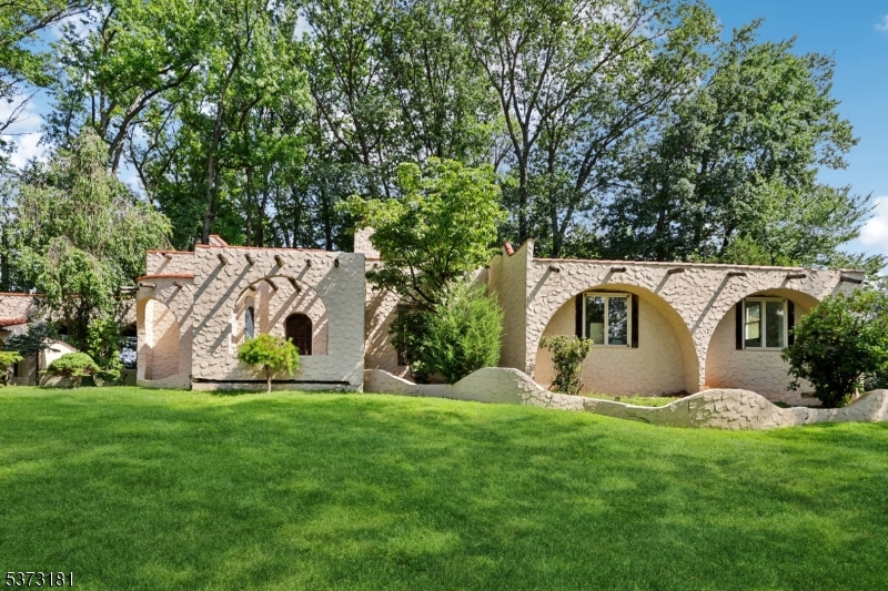 21 Windsor Ln