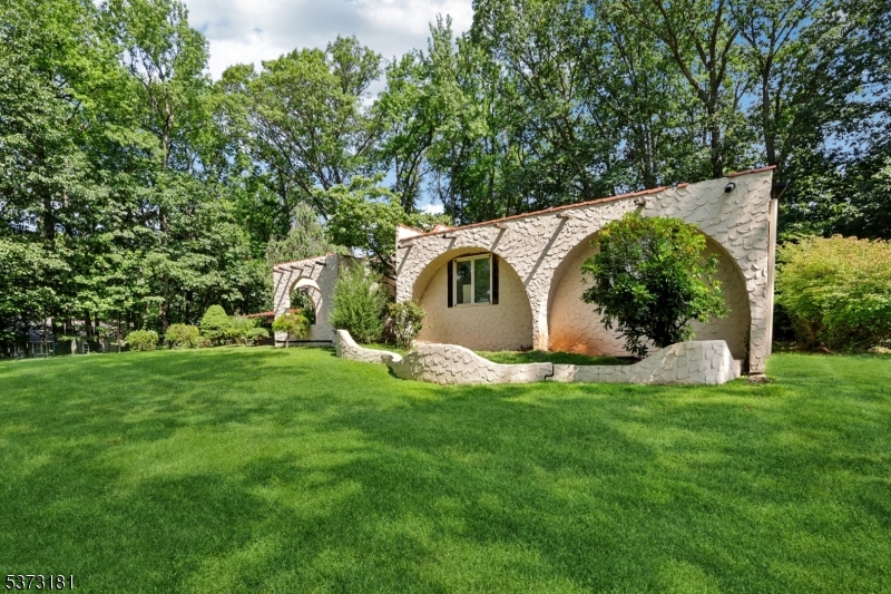 21 Windsor Ln