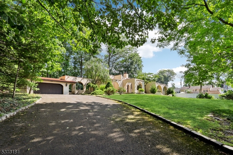 21 Windsor Ln