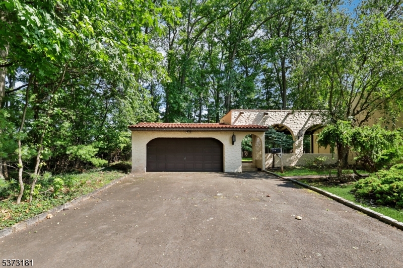 21 Windsor Ln