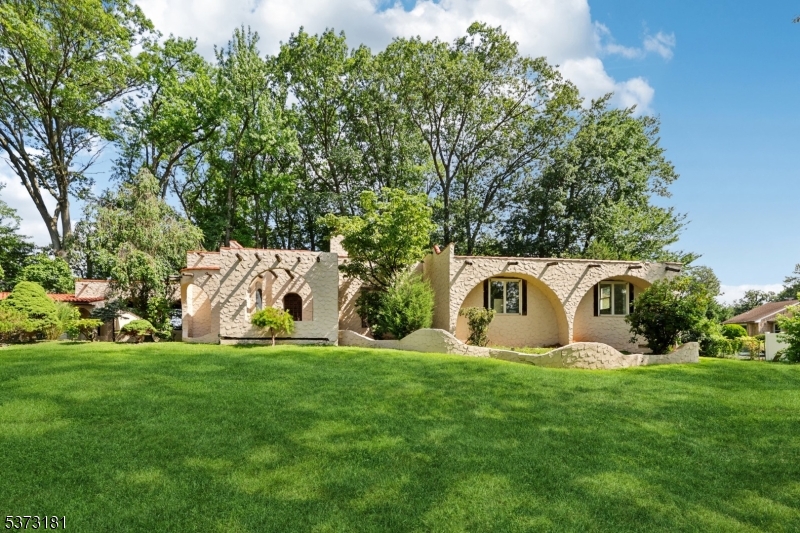 21 Windsor Ln