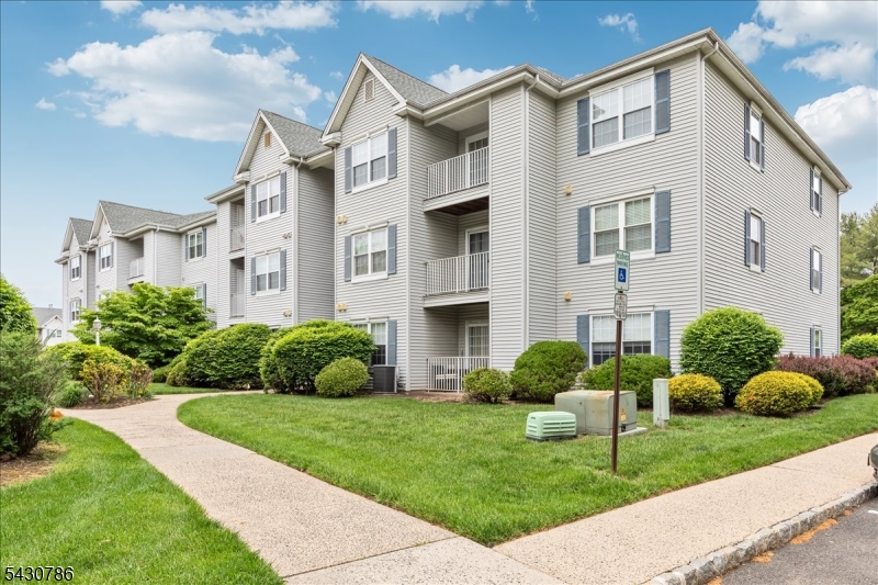 210 Stratford Pl