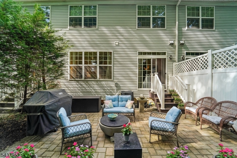 24 Pineview Dr