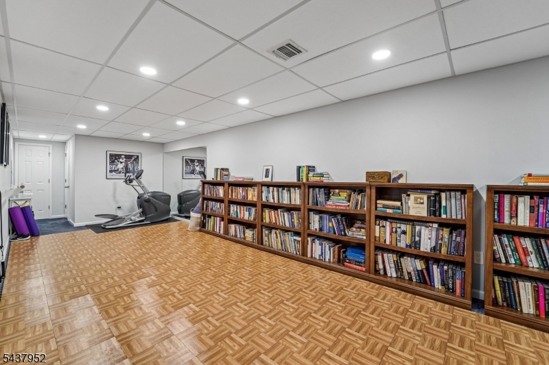 24 Pineview Dr