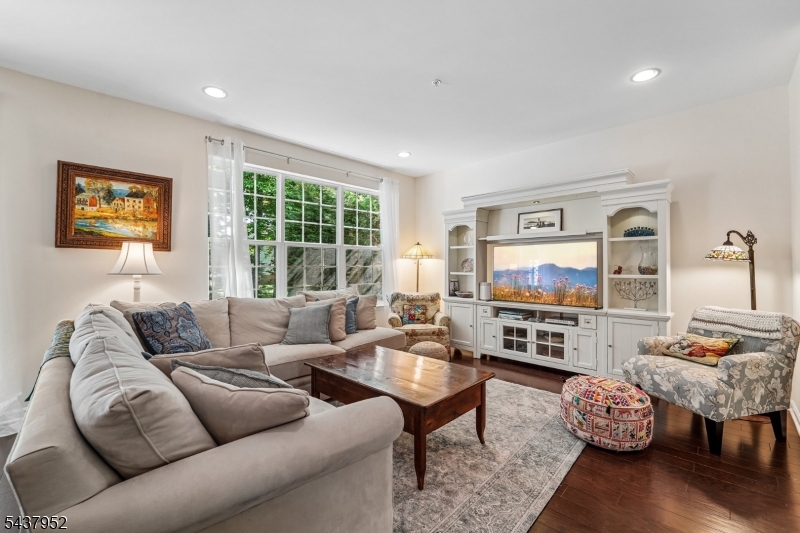 24 Pineview Dr
