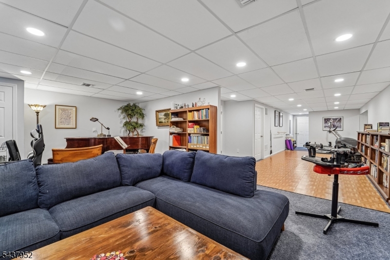 24 Pineview Dr