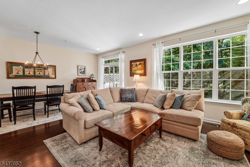24 Pineview Dr