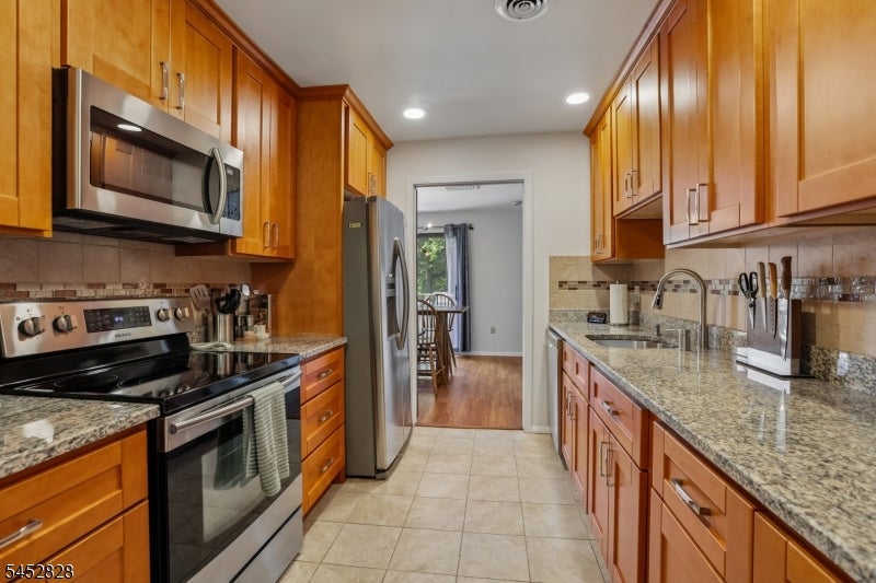 37 Cerone Ct