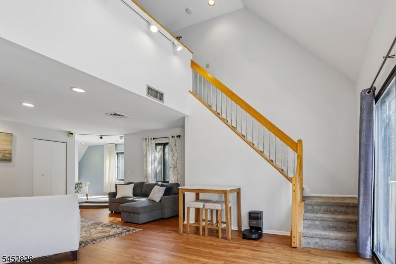 37 Cerone Ct