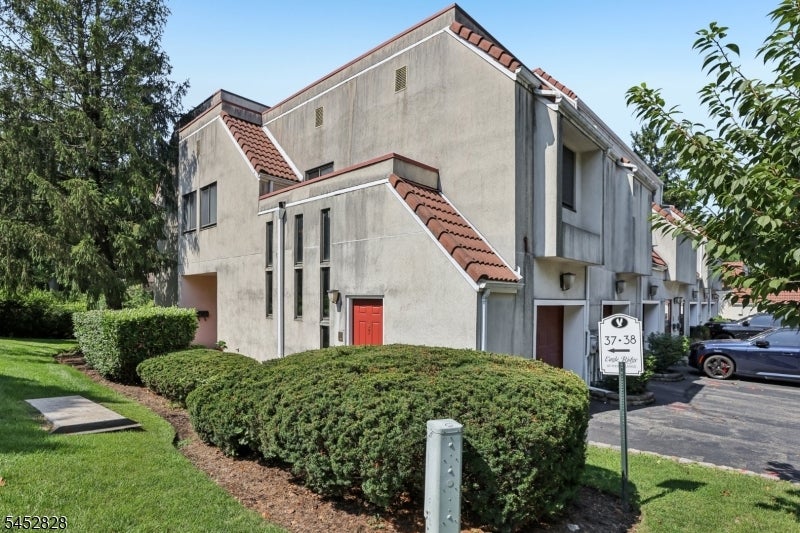 37 Cerone Ct
