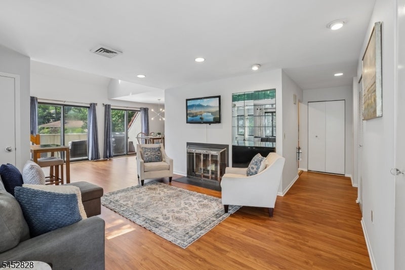 37 Cerone Ct