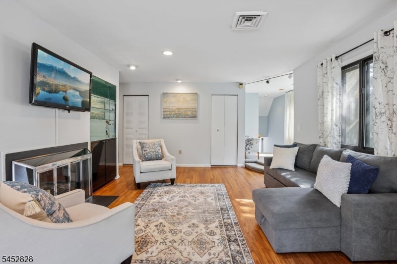 37 Cerone Ct
