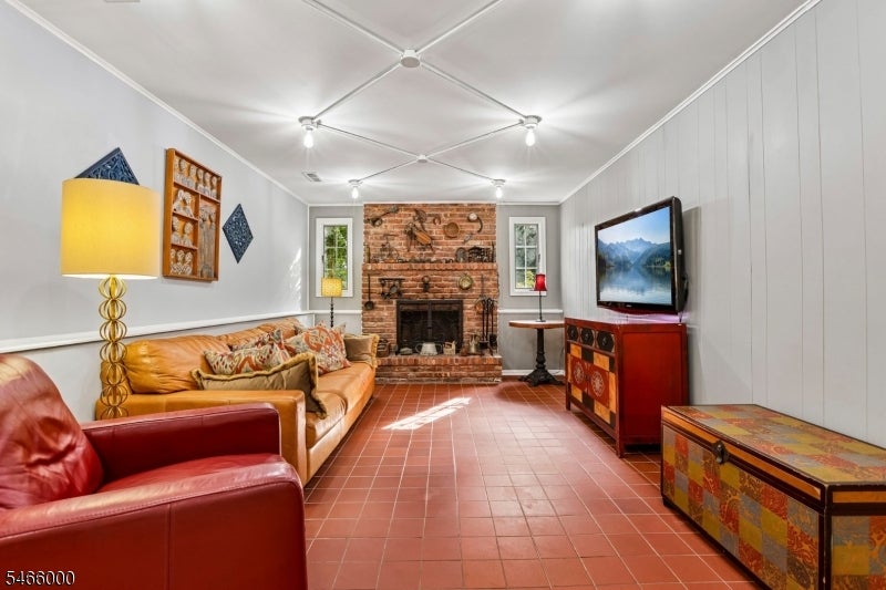 7 Weavers Ln