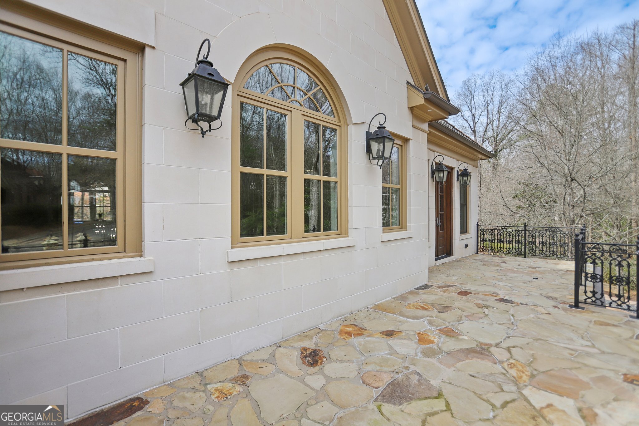 440 Belada Boulevard