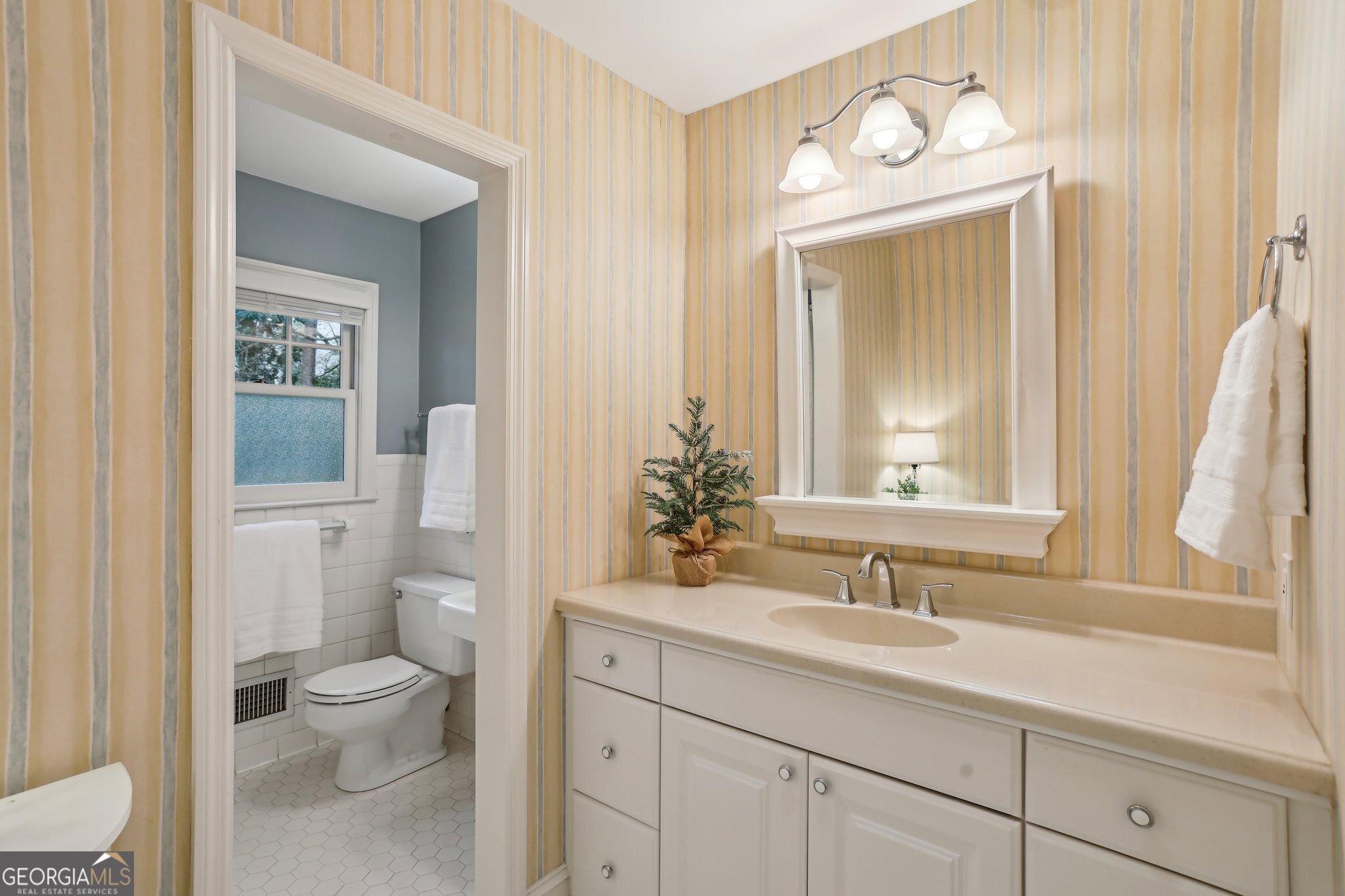 185 W Spalding Drive