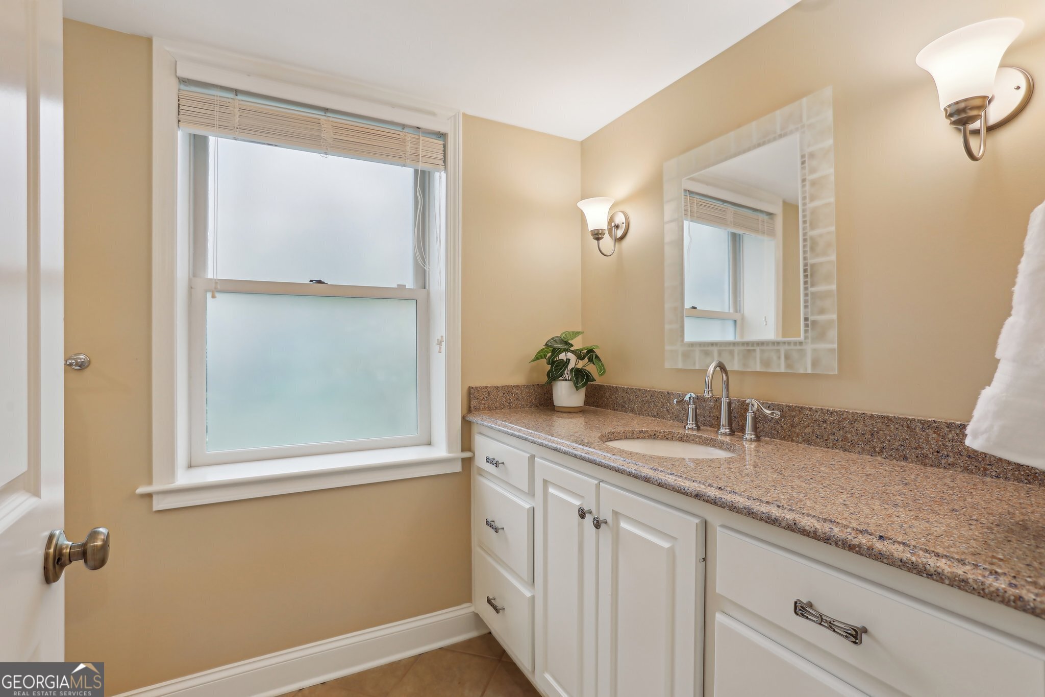 185 W Spalding Drive