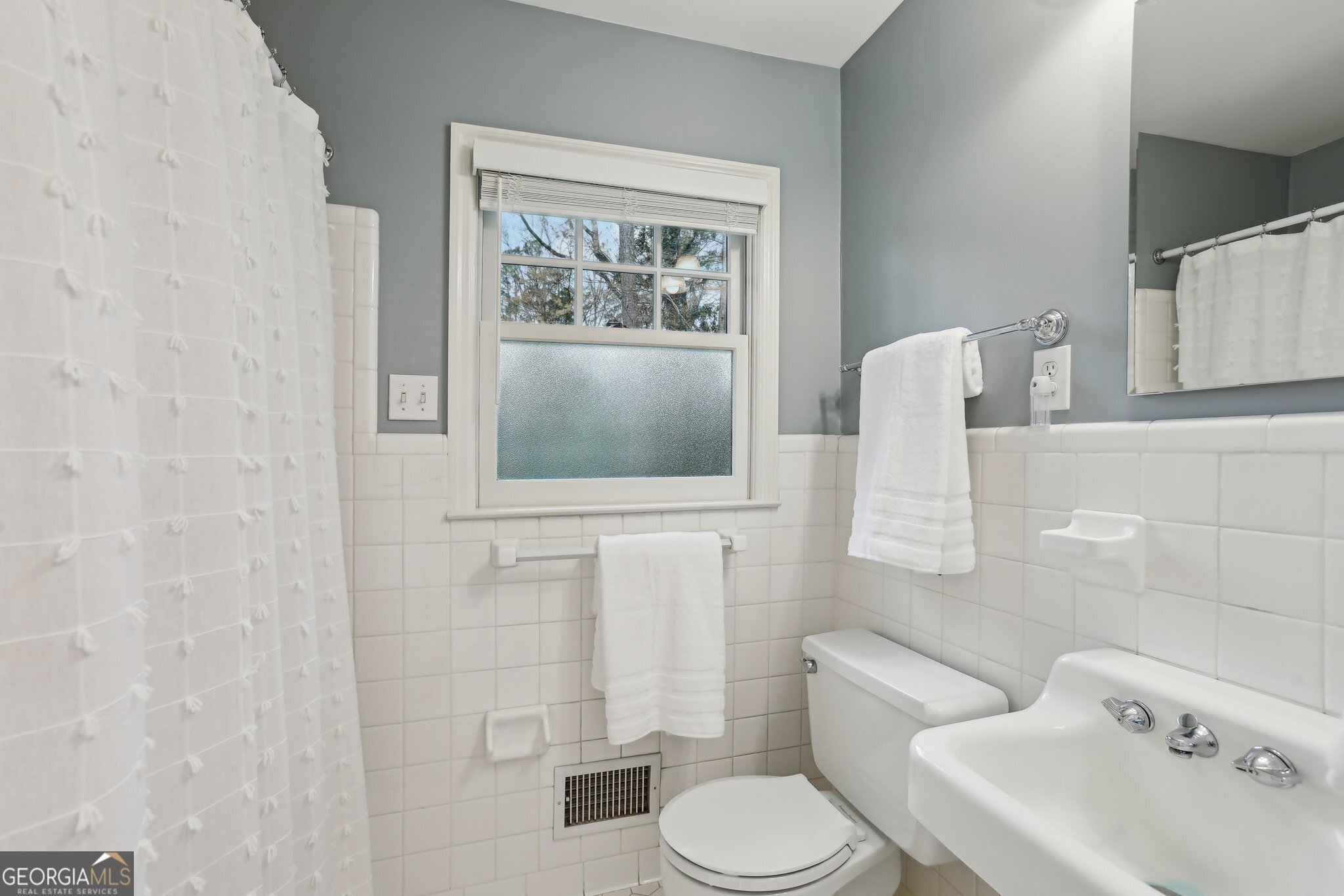 185 W Spalding Drive