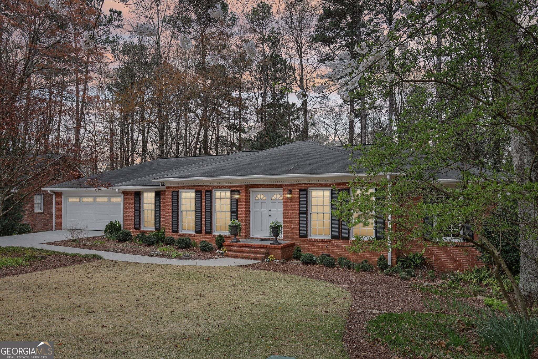 185 W Spalding Drive