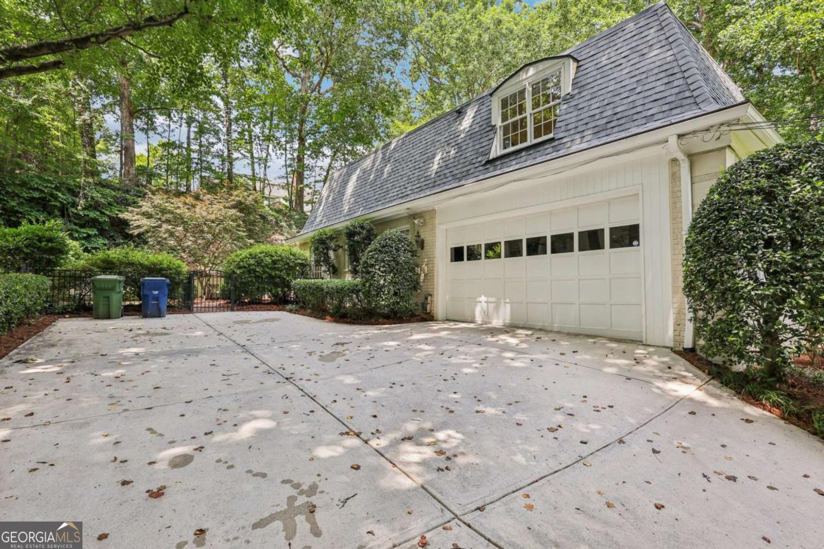 1382 W Wesley Road NW