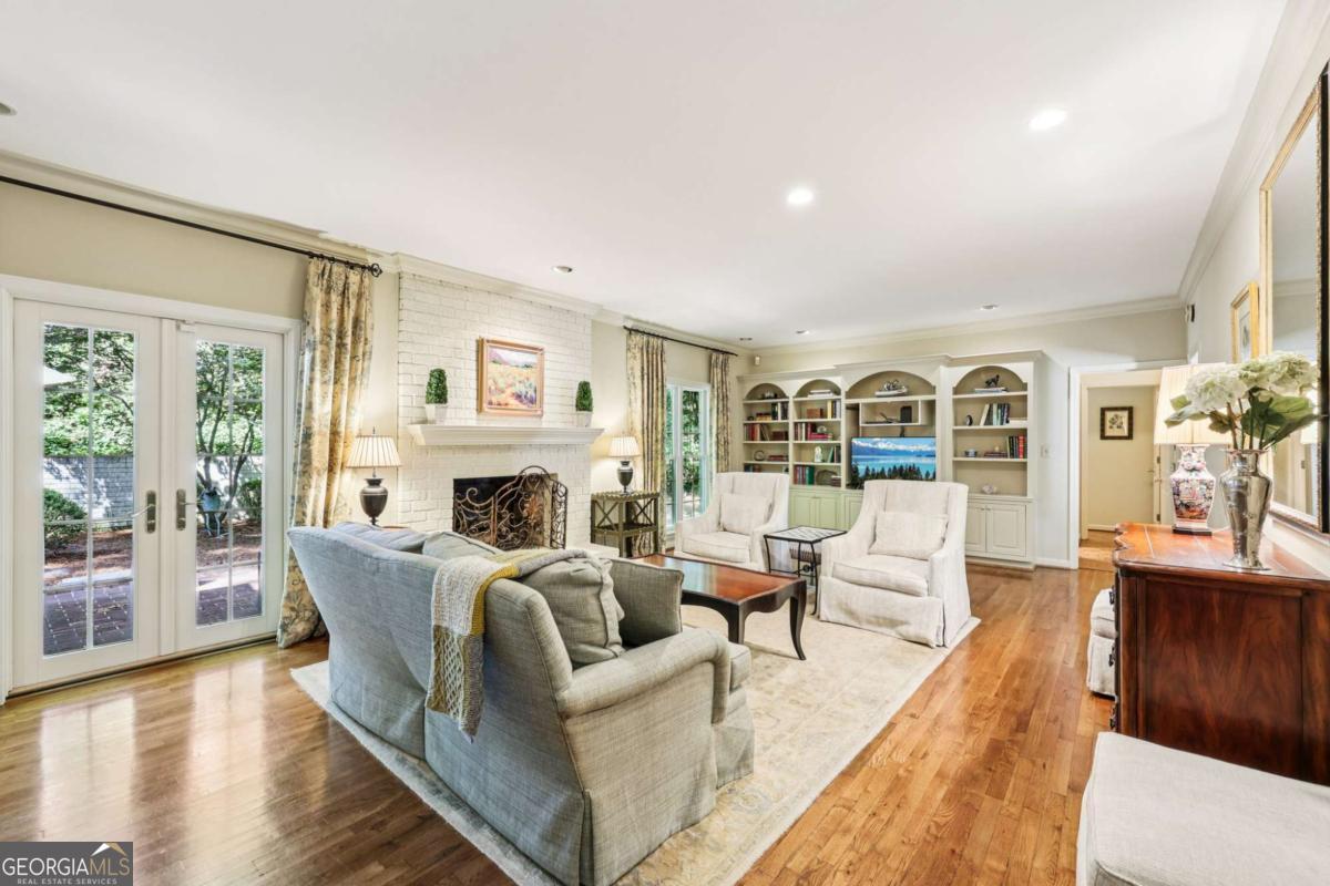1382 W Wesley Road NW