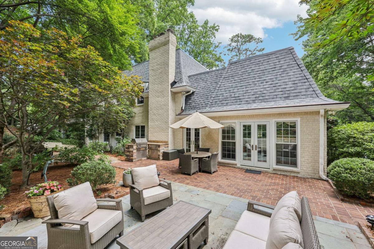 1382 W Wesley Road NW