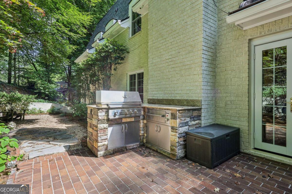 1382 W Wesley Road NW