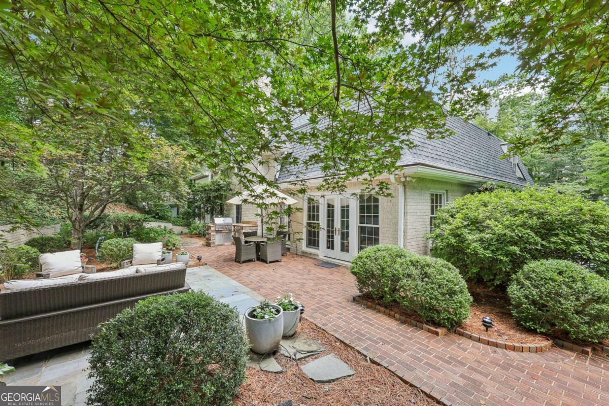 1382 W Wesley Road NW