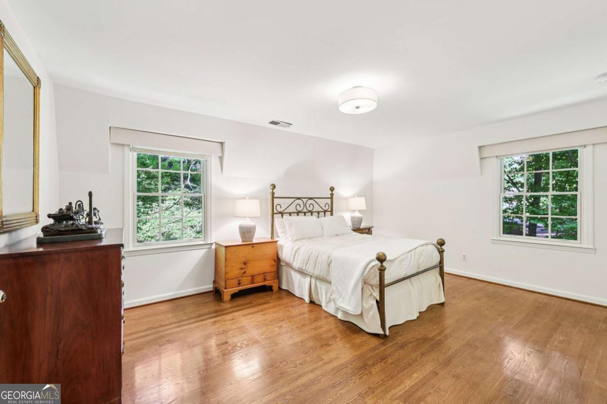 1382 W Wesley Road NW